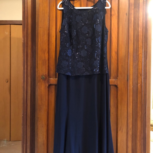 Le Bos Mother of the Bride, navy blue, size 18w, dress. - Picture 5 of 11